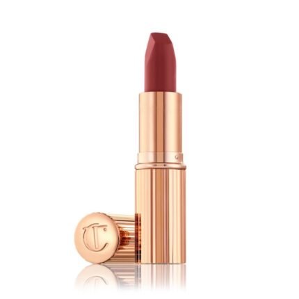 Сухие, шелушащиеся губы — помада Charlotte Tilbury Matte Revolution, нематовая, 3,5 г